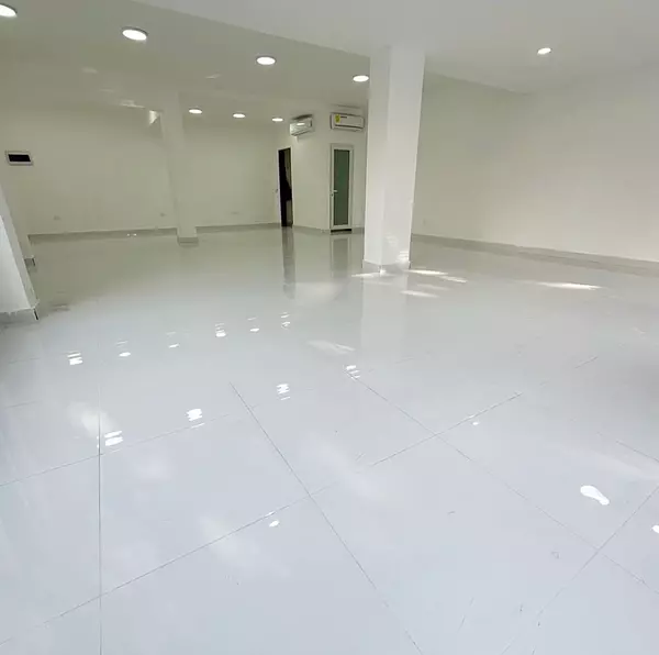 oficinas y locales comerciales - Local céntrico en Primer nivel  4