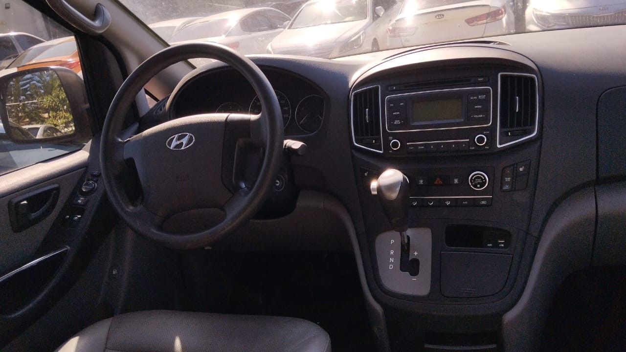 jeepetas y camionetas - HYUNDAI GRAND STAREX 2018 GRIS 3
