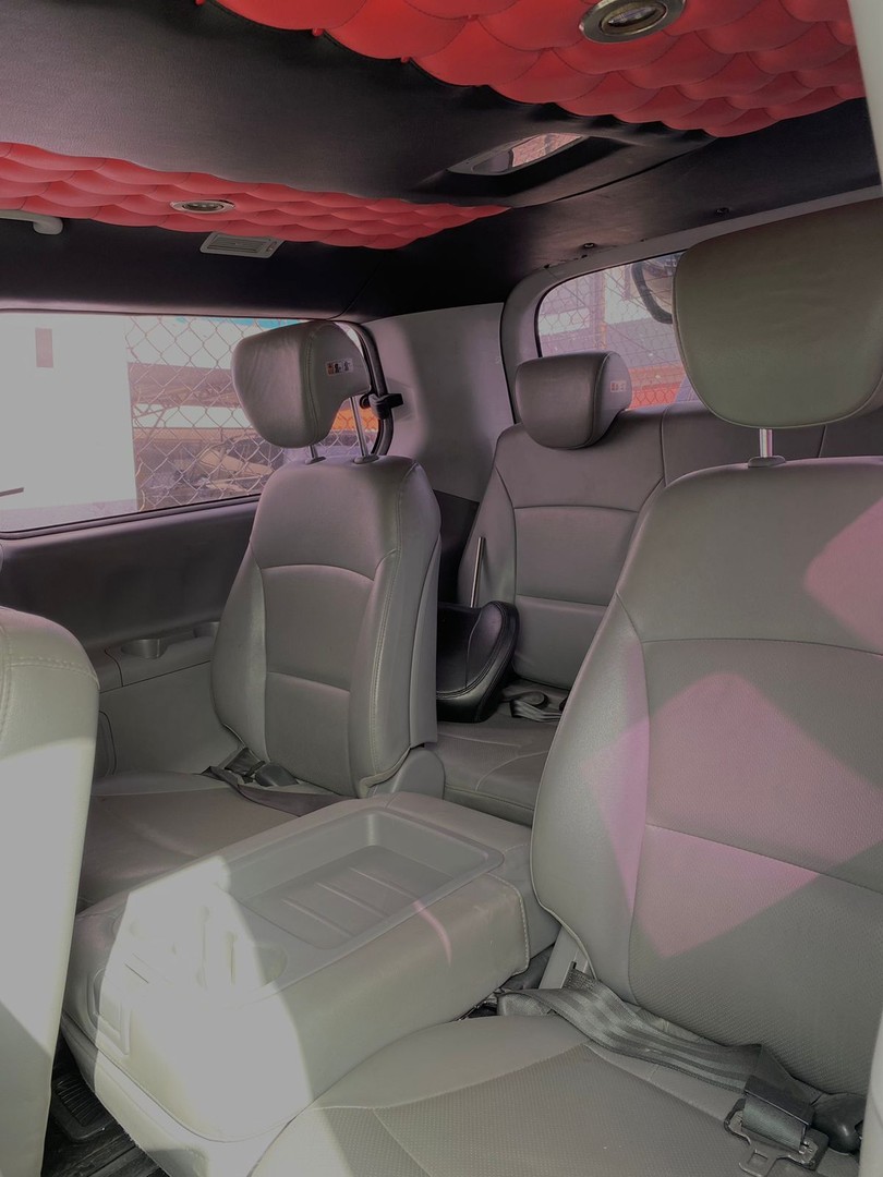 jeepetas y camionetas - HYUNDAI GRAND STAREX 2017 NEGRADESDE: RD$ 1,250.100 1