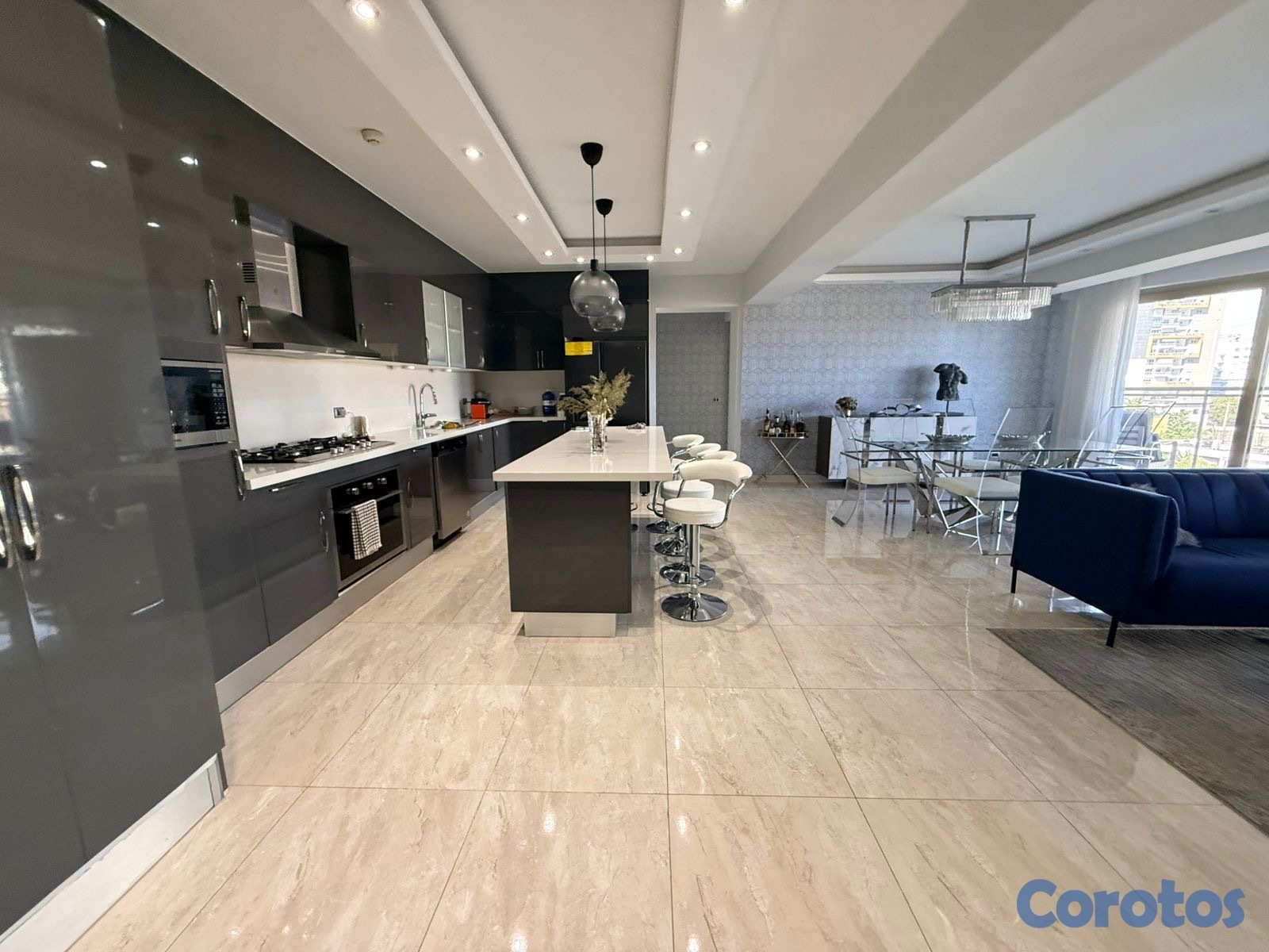 apartamentos - vendo bella vista sur piso 7 dos hab 2.5 baños dos parqueos balcón lujo área soc 2