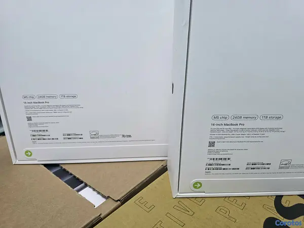 computadoras y laptops - Macbook Pro 2025 14" chip M5 1TB 24GB RAM Nueva Sellada 4