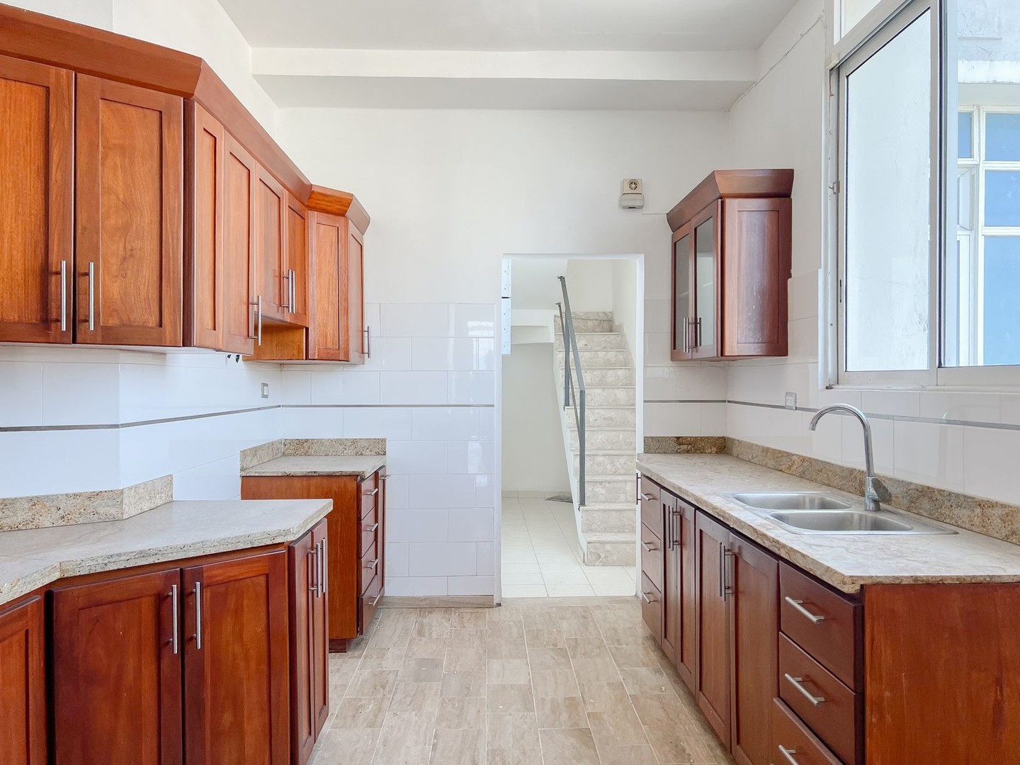 apartamentos - Naco, Hermoso e Iluminado Penthouse en Alquiler Sin Mobiliario 7