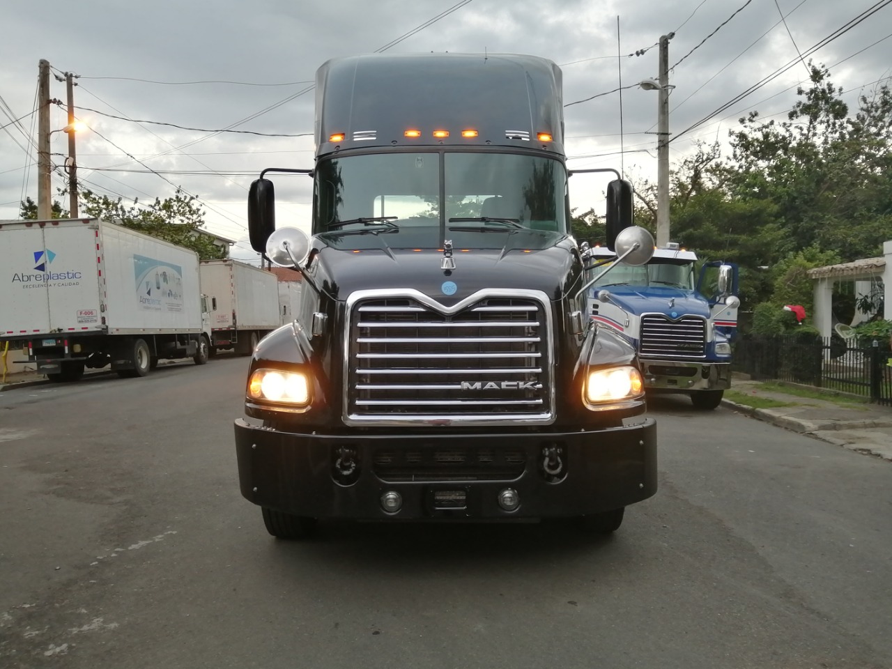 camiones y vehiculos pesados - Mack Pinnacle 2015