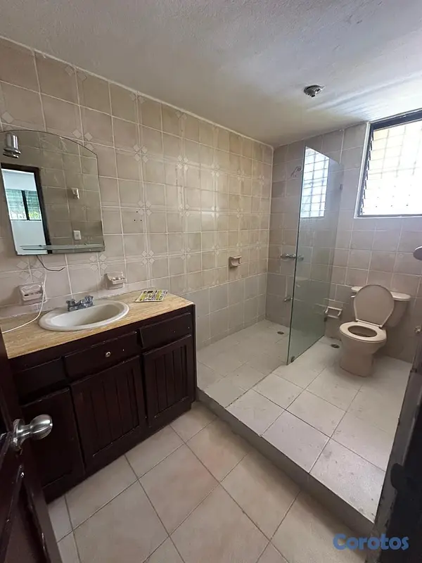 casas - Vendo Casa de 3 niveles en La Castellana, 4 HABS., 350 Mts.2 de OPORTUNIDAD 6
