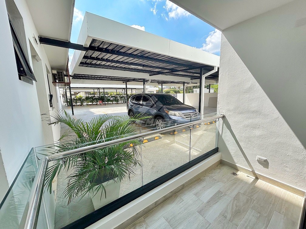 apartamentos - PRIMER NIVEL CON ROOFTOP Y PARQUEOS TECHADOS JARDINES DEL ESTE STGO.  5