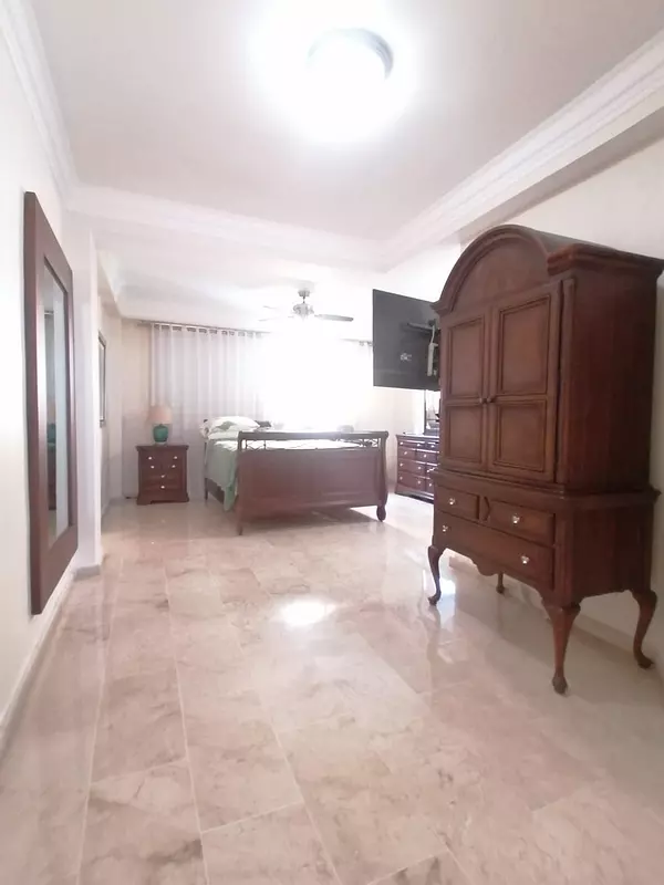 apartamentos - Apartamento AMUEBLADO en alquiler en Los Cacicazgos: 

215 mt / 2do piso 
2 hab  5