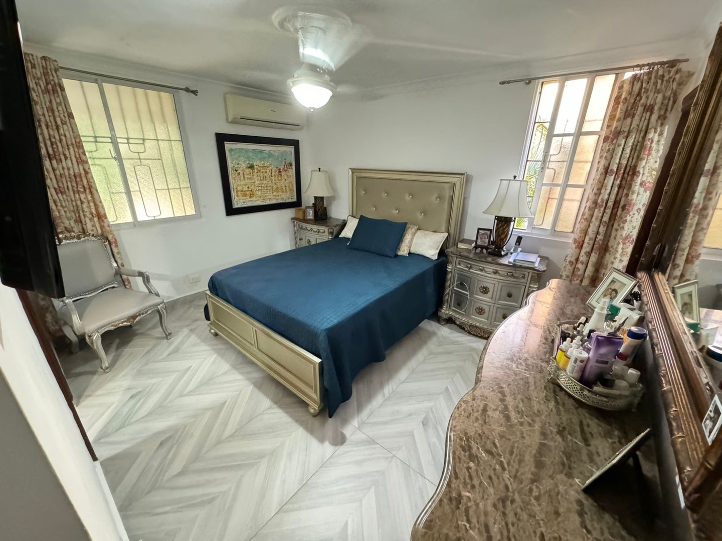 apartamentos - Apartamento en Venta
GASCUE
RD$10,900,000.00
Mantenimiento: RD$3,500.00
 8