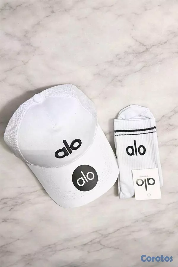 ropa para mujer - ✨ Set Alo – Gorra + Medias (Negro y Blanco) ✨
 2