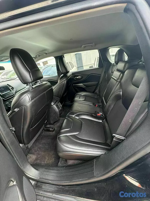 jeepetas y camionetas - Jeep Cherokee Latitude 2019 7