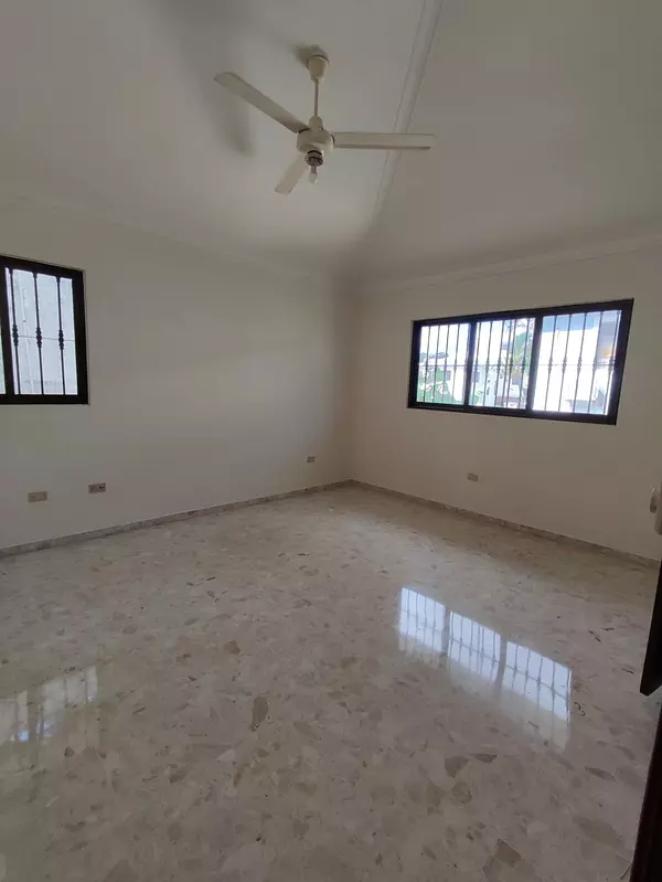 casas - Alquilo casacón línea blanca en Las Praderas  10