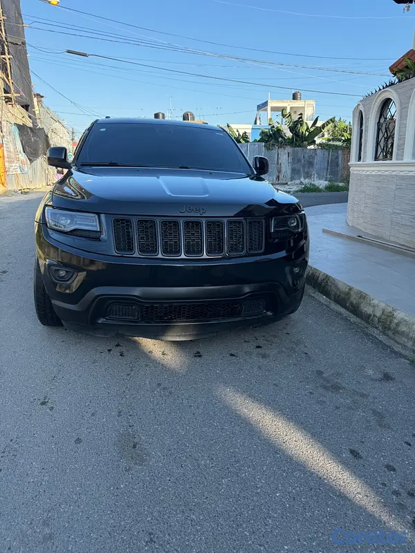 jeepetas y camionetas - Venta Jeep grand cherokee Laredo 2014 excelentes c 2