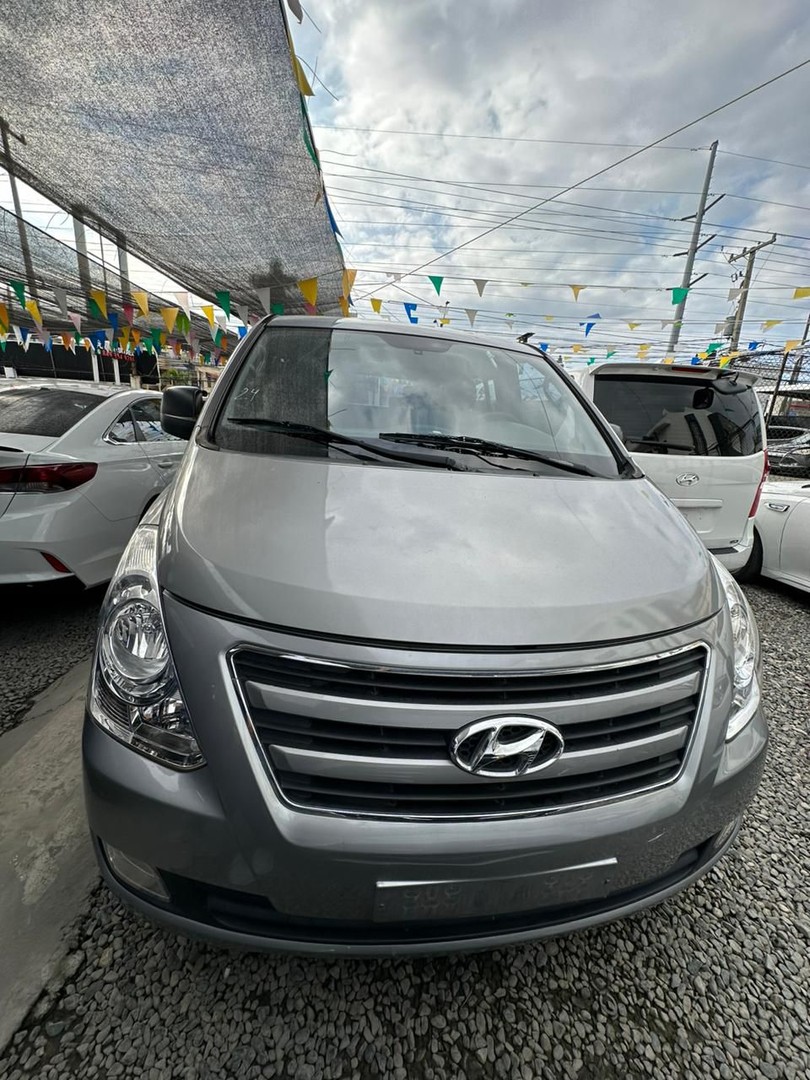 jeepetas y camionetas - HYUNDAI STAREX 2017 GRIS 0