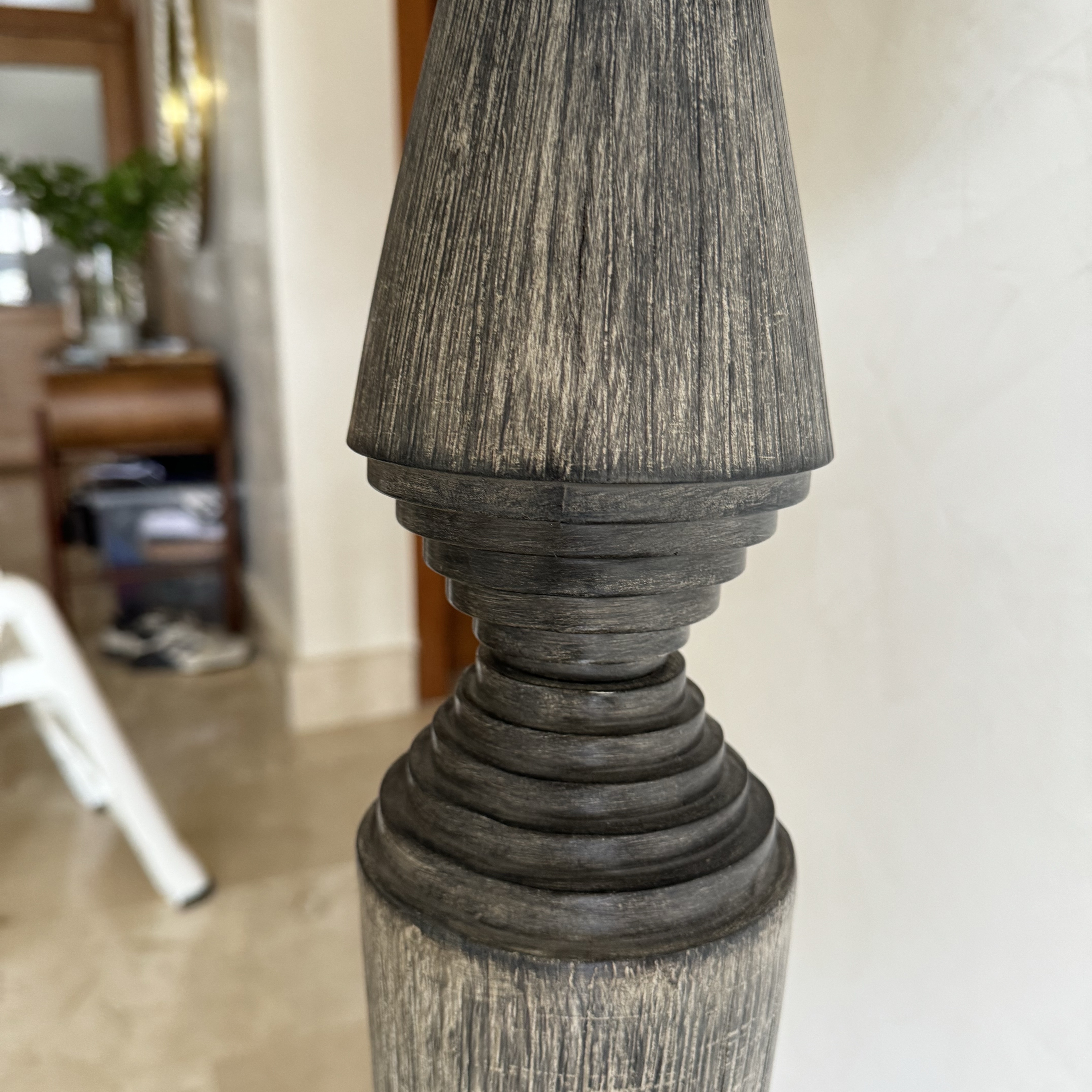 decoración y accesorios - Lampara de piso tienda Batavia con diseño moderno.