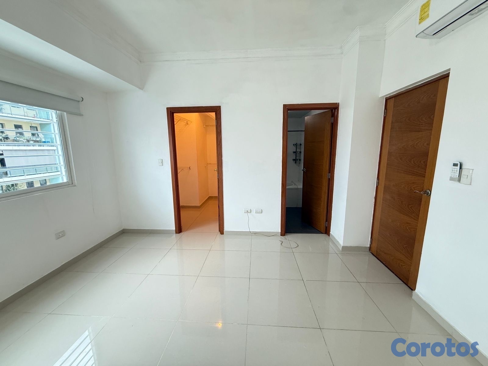 apartamentos - vendo Evaristo Morales dos habitaciones 2.5 baños dos parqueos balcón servicio  9