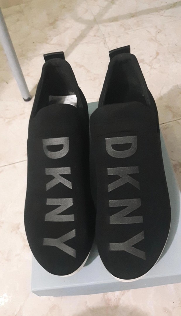 zapatos para mujer - Tenis DKNY de mujer - Literalmente nuevos!!