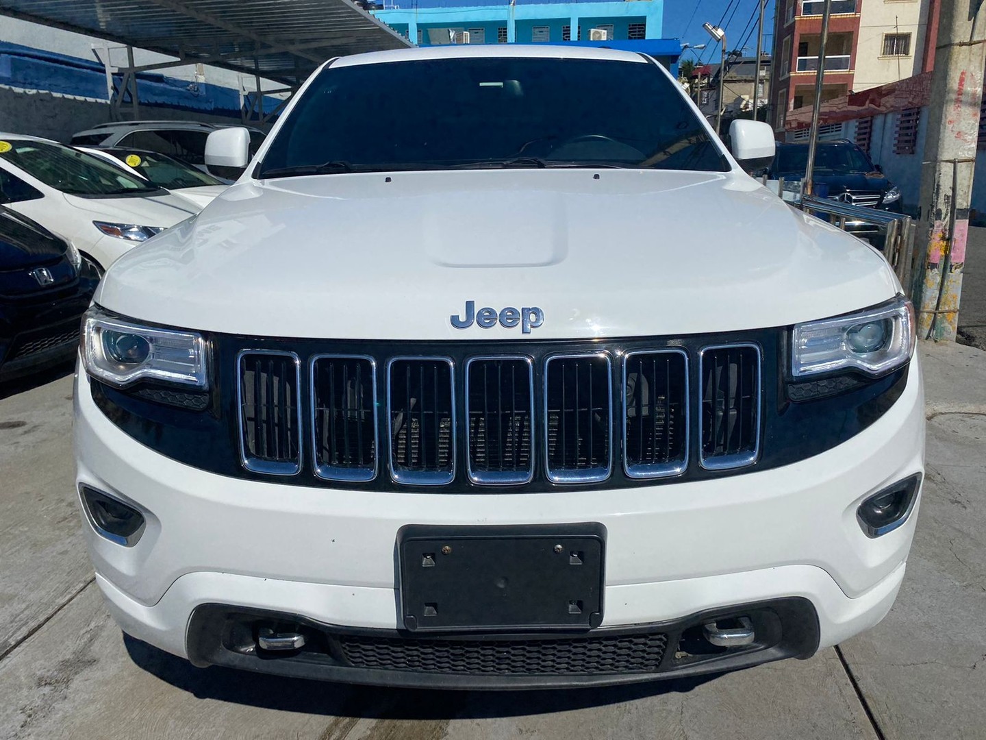 jeepetas y camionetas - Jeep Grand Cherokee Laredo 4x4 2016 9
