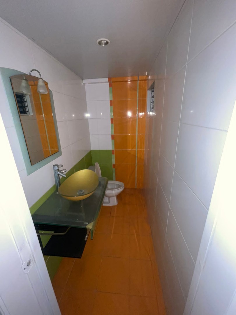apartamentos - Se alquila apartamento clásico vacío en Evaristo Morales 1