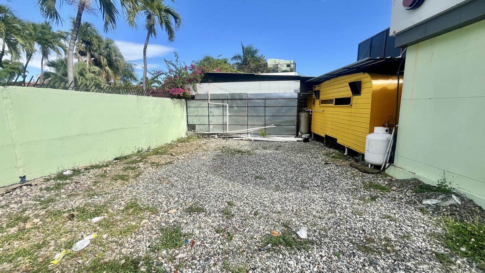 solares y terrenos - Solar en Alquiler en El Cacique, Santo Domingo 0