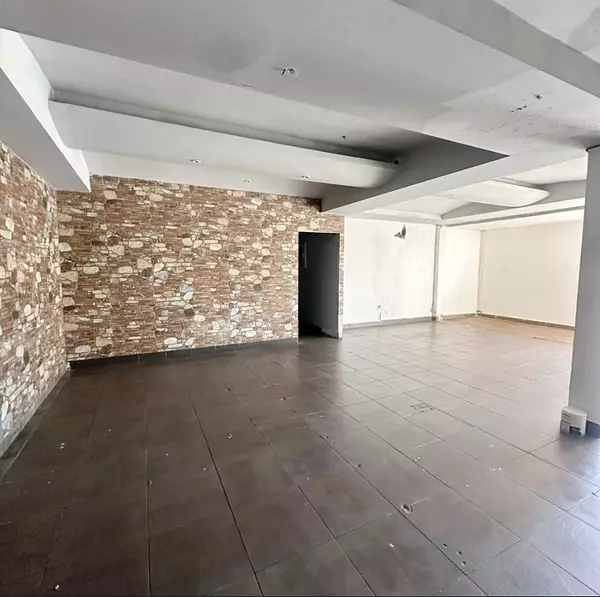 oficinas y locales comerciales - Local primer nivel céntrico  4