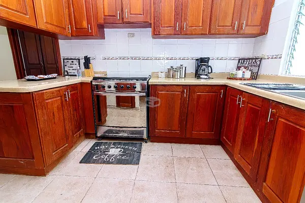 casas vacacionales y villas - Hermosa Villa en 📍Guavaberry 2 Habs , 2 parqueos, Con sus baños US$150,000 📱🔥 10