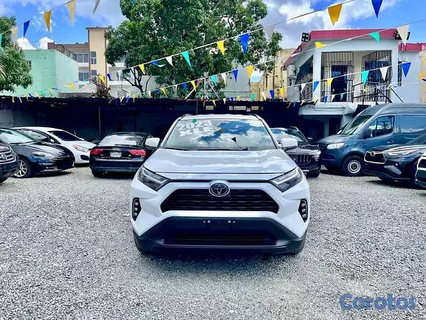 jeepetas y camionetas - Toyota Rav4 XLE 2023 Recien Importada 2