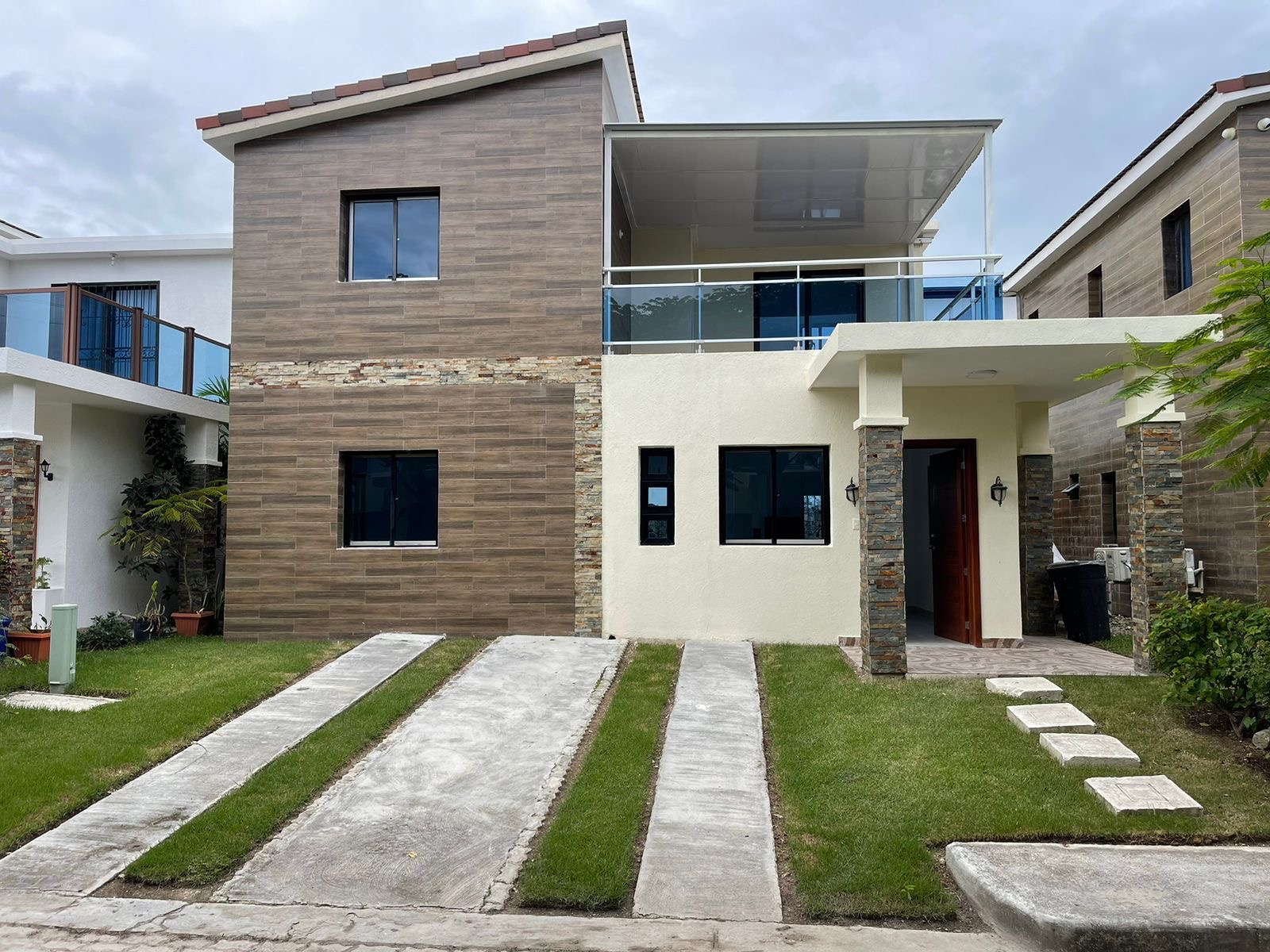 casas - Vendo preciosa villa de 2 niveles en Punta Cana