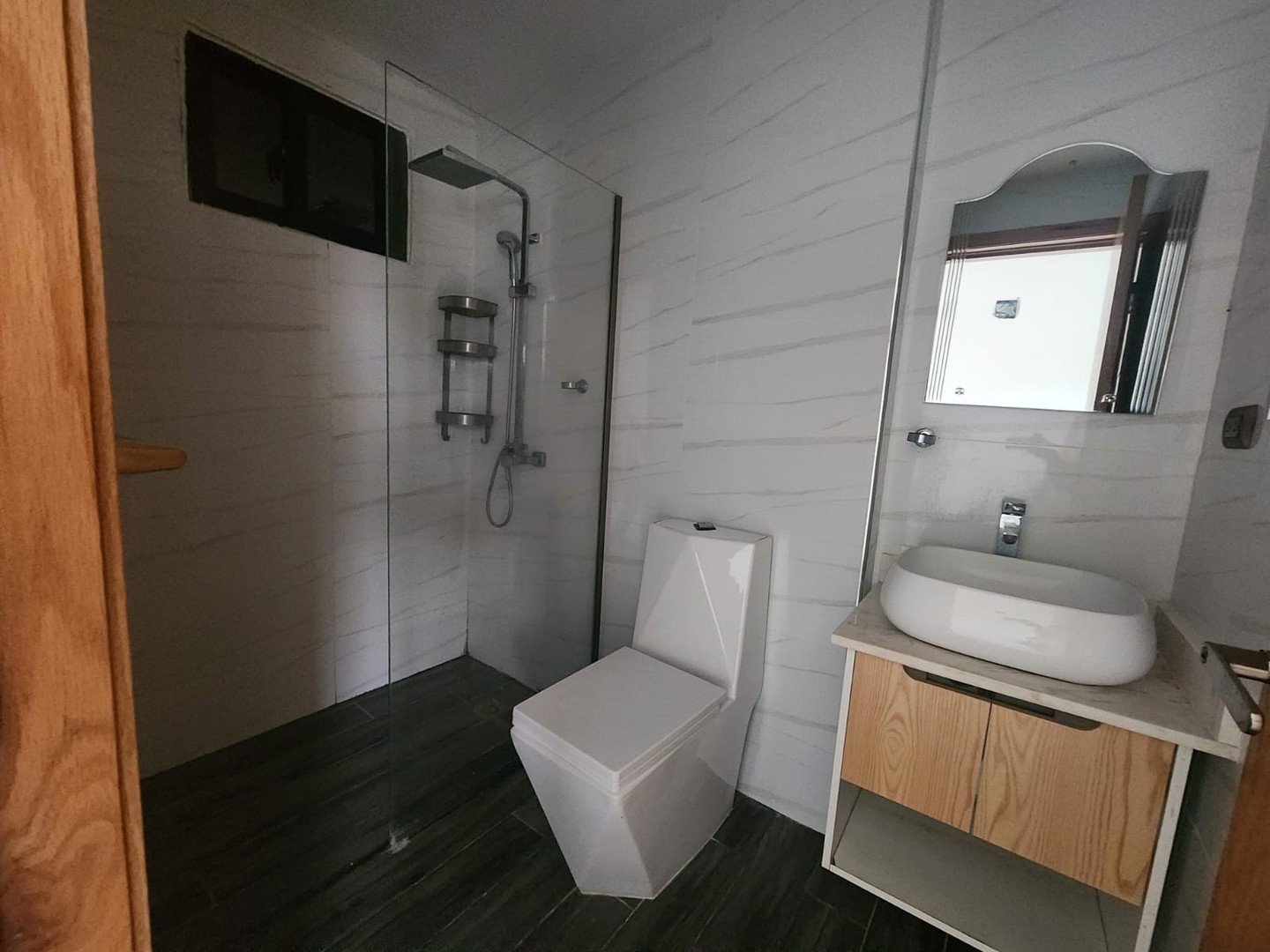 apartamentos - VENTA Apto en El Millón US$245,000

 137 mts netos de apto
3 Hab
 2.5 bño 5