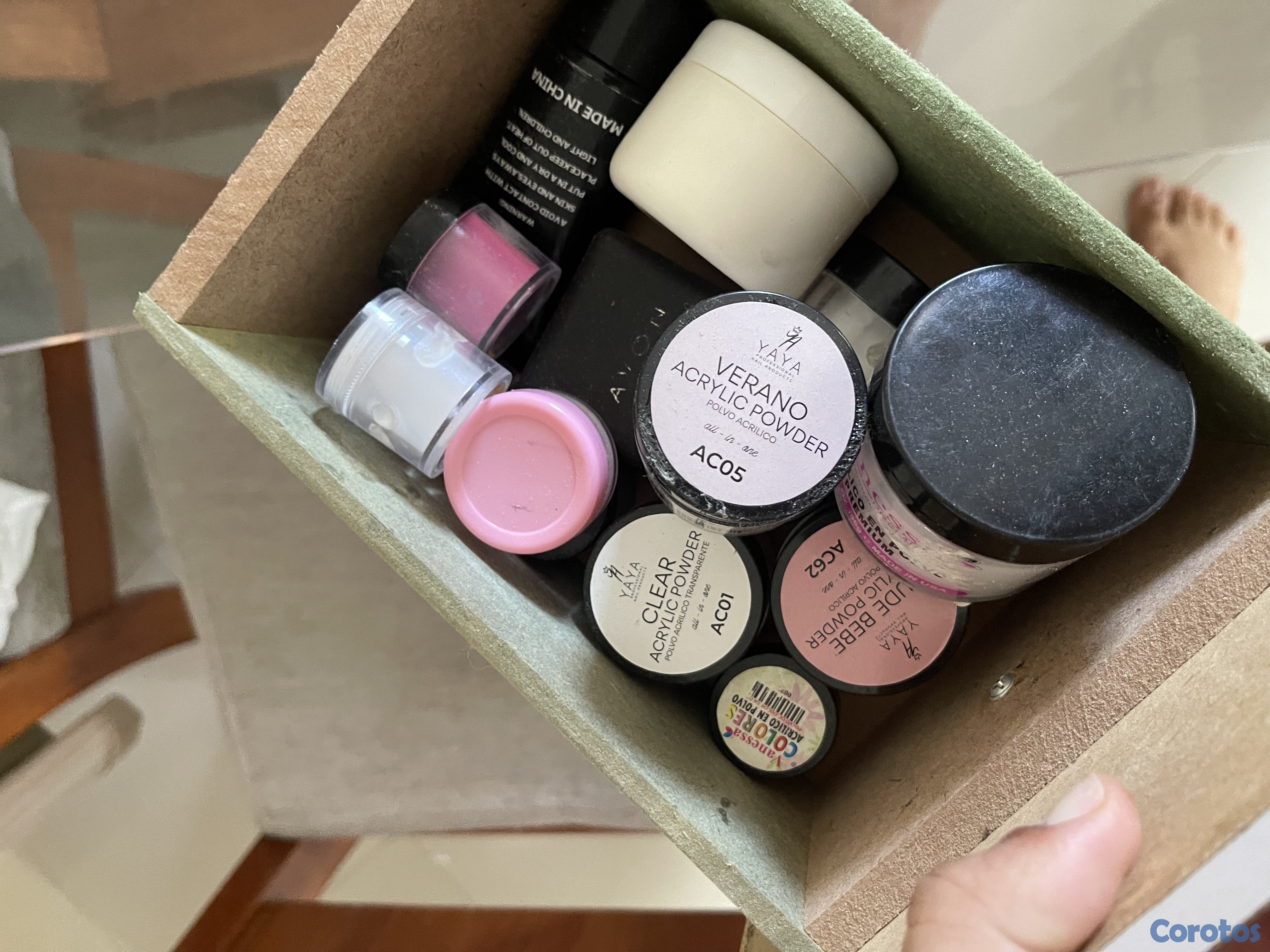 salud y belleza - VENDO MESA DE UÑAS DE TRABAJO CON TODO Y MATERIALE 4