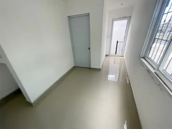 oficinas y locales comerciales - Local en bella vista segundo nivel  7
