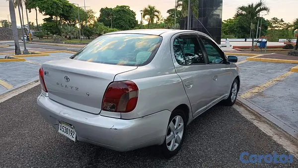 carros - TOYOTA Platz 3