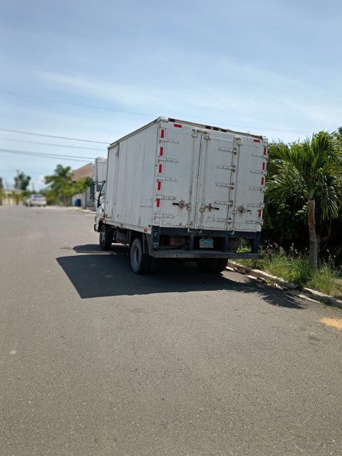 camiones y vehiculos pesados - Camión Isuzu 2003 2