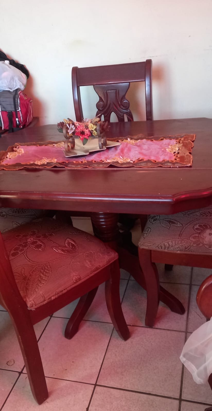muebles y colchones - comedor en caoba de 4 sillas  1