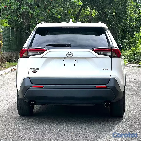 jeepetas y camionetas - Toyota rav4 2021 xle clean carfax  7