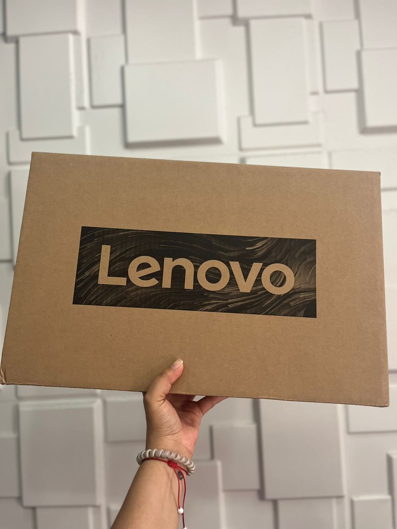 computadoras y laptops - Lenovo Intel i5-11357 2.4GHz SELLADA NUEVA 
