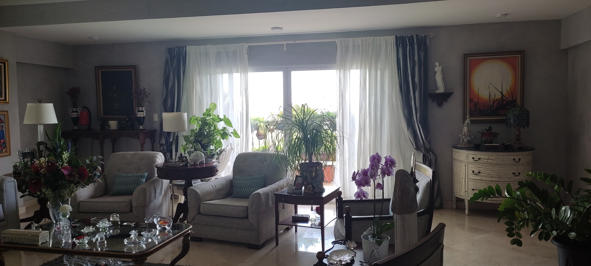 apartamentos - En Av Anacaona Apartamento de 321.00Mt2 , Con Vista al Mar. 3 - Parqueo techado.