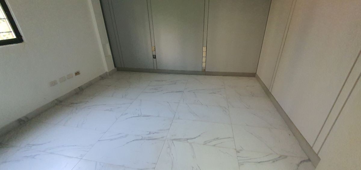 oficinas y locales comerciales - 🔵 Alquilo Local 272 mts 3er piso en la esperilla 
 4
