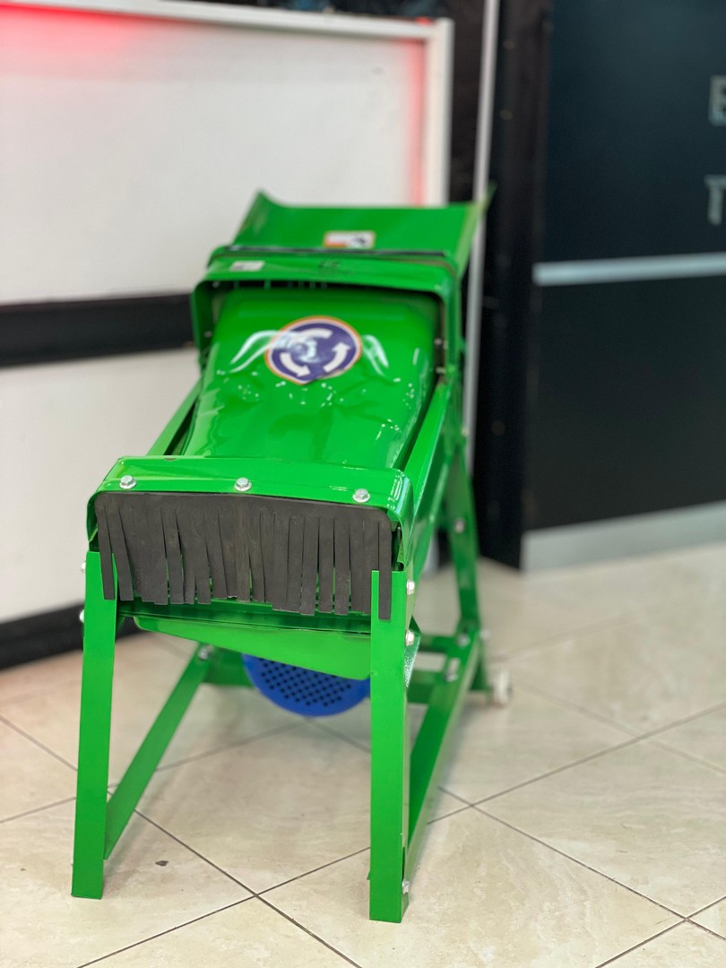 equipos profesionales - Desgranadora trilladora de maiz mazorca seco automatica  1