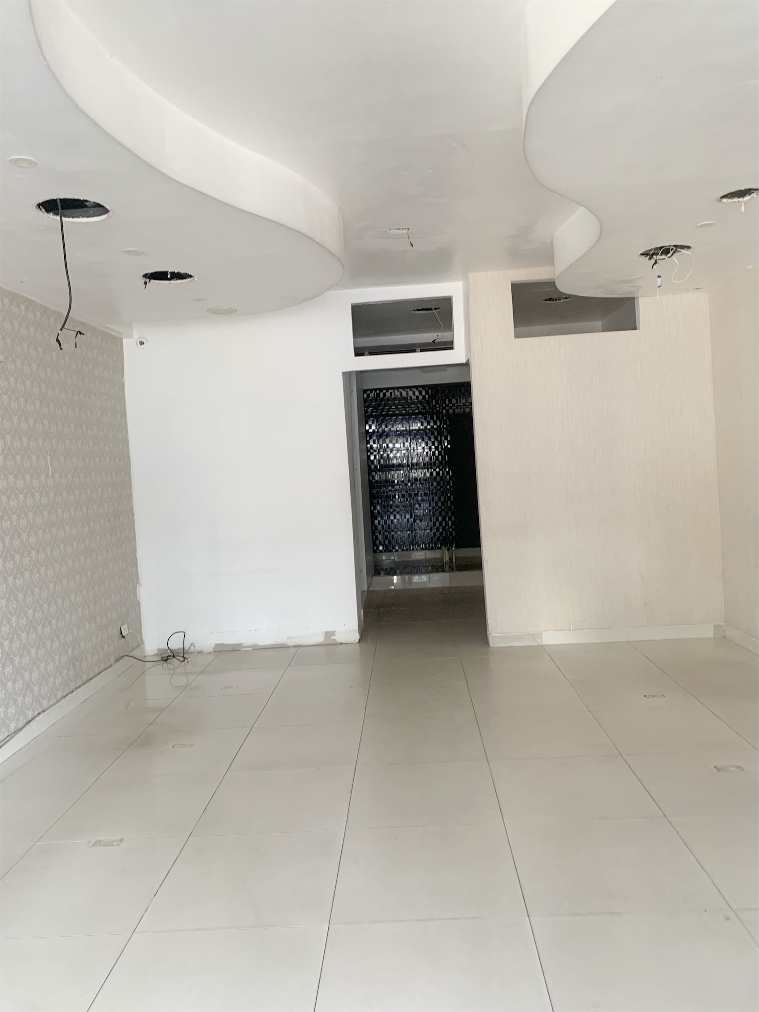 oficinas y locales comerciales - Local de oportunidad sector exclusivo 3