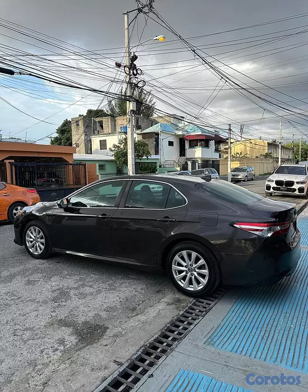 carros - Toyota Camry LE 2019 2
