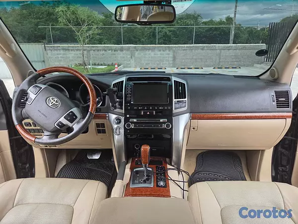 jeepetas y camionetas - LanCruiser 2013, en excelente condiciones  10