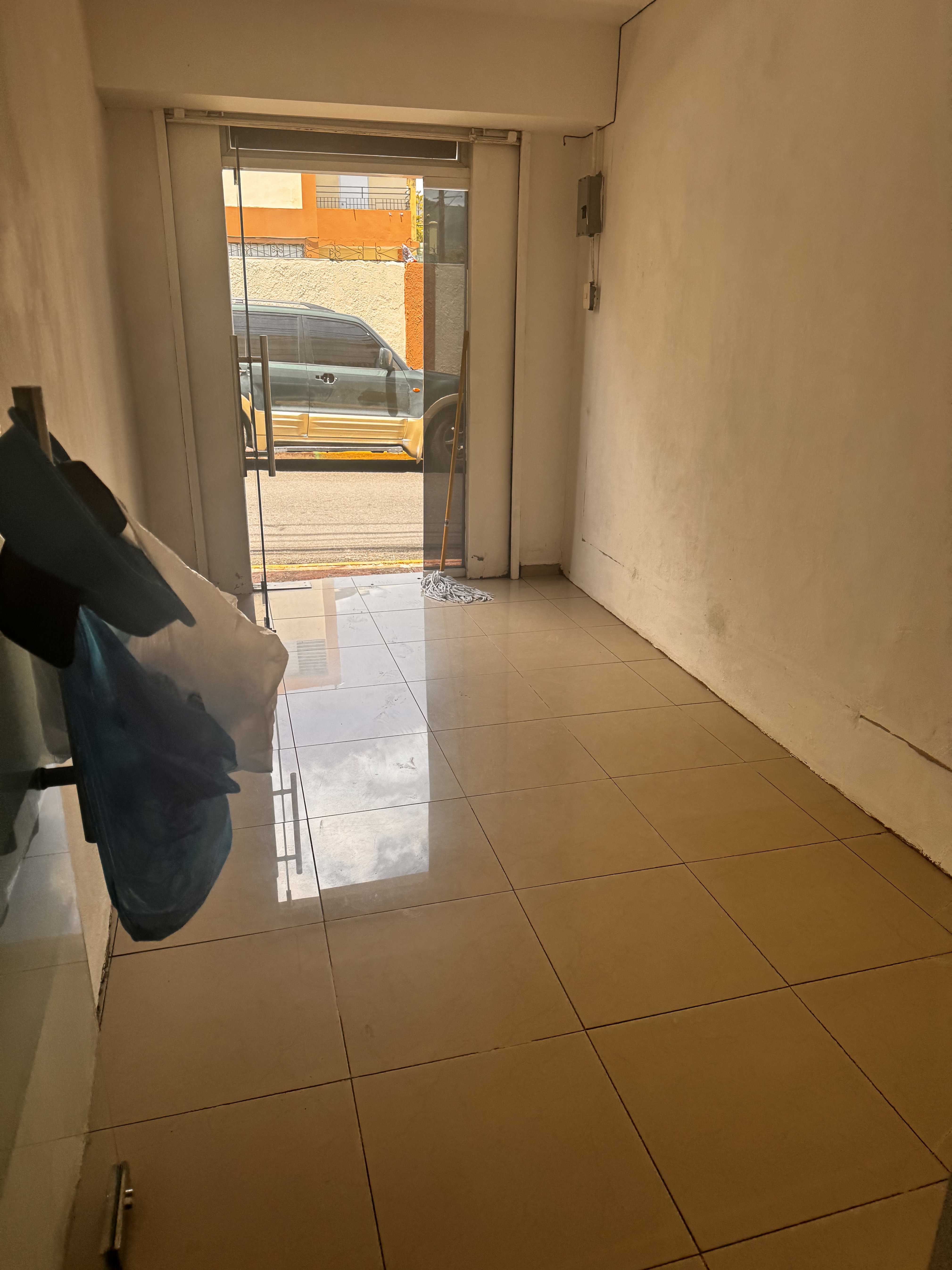 oficinas y locales comerciales - local céntrico en puerto plata  1