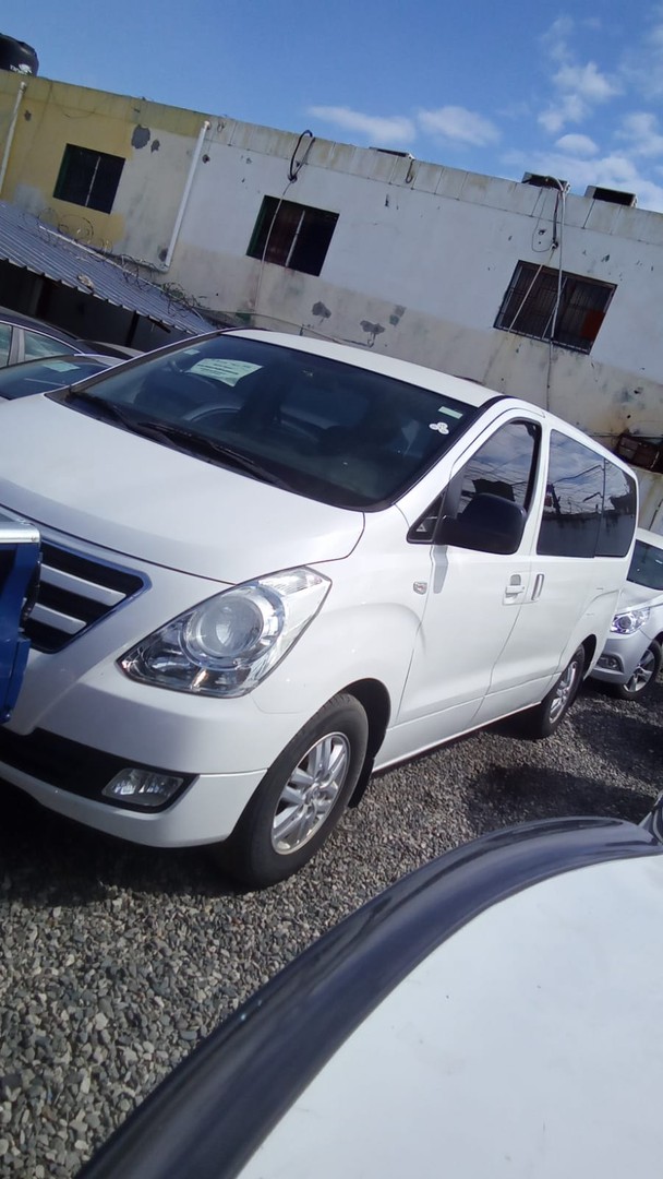 jeepetas y camionetas - HYUNDAI GRAND STAREX 2018 BLANCODESDE: RD$1,300.100 0