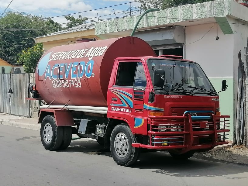 camiones y vehiculos pesados -  Camión de Agua - Daihatsu Año 98