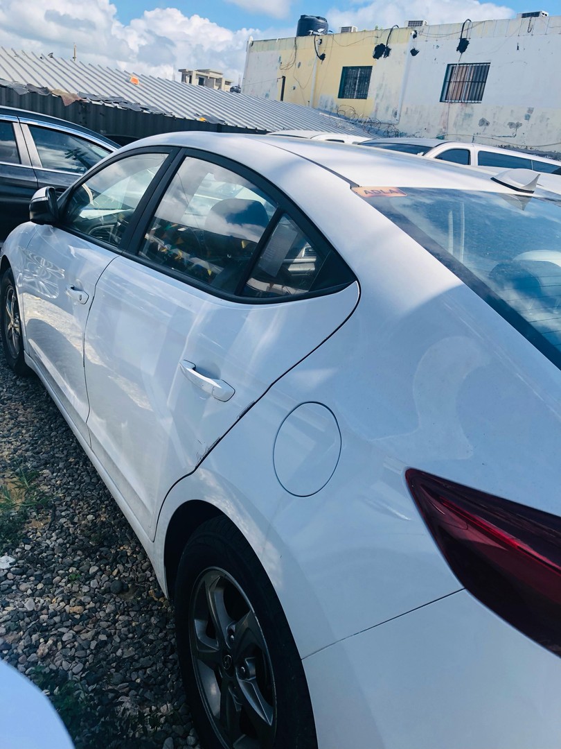 carros - HYUNDAI AVANTE 2018 BLANCA 3