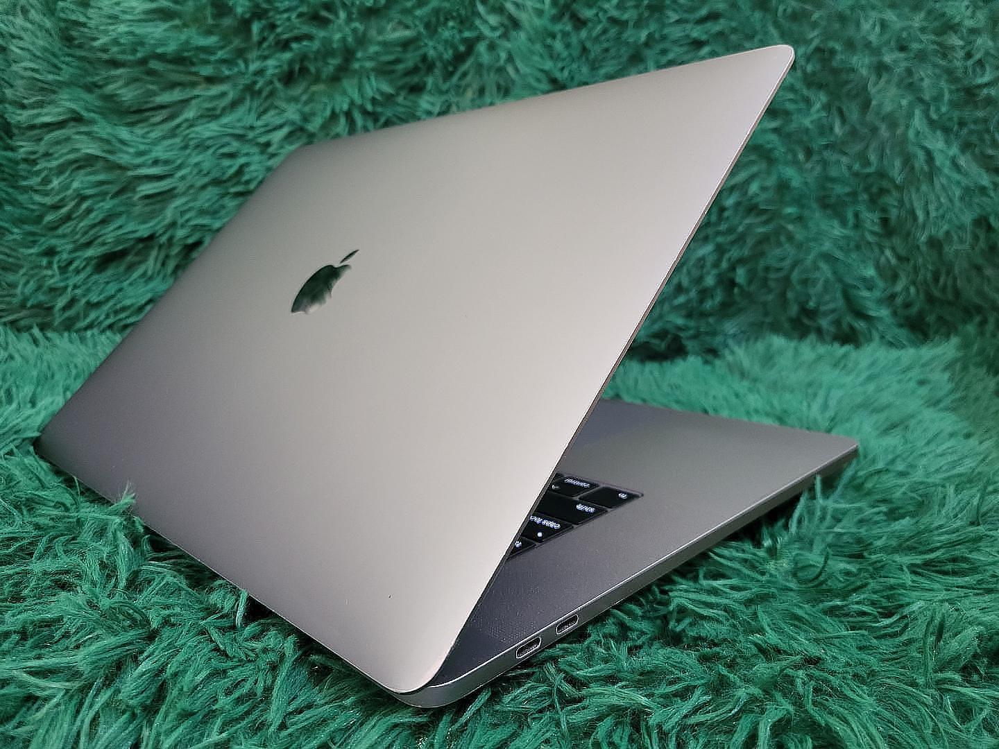 computadoras y laptops - Macbook Pro2017 15' TouchBar+Touch ID 1