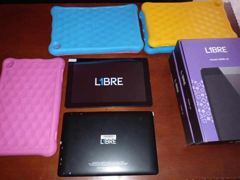 celulares y tabletas - Tablet 10 PULGADA LIBRE CON SU COVER
