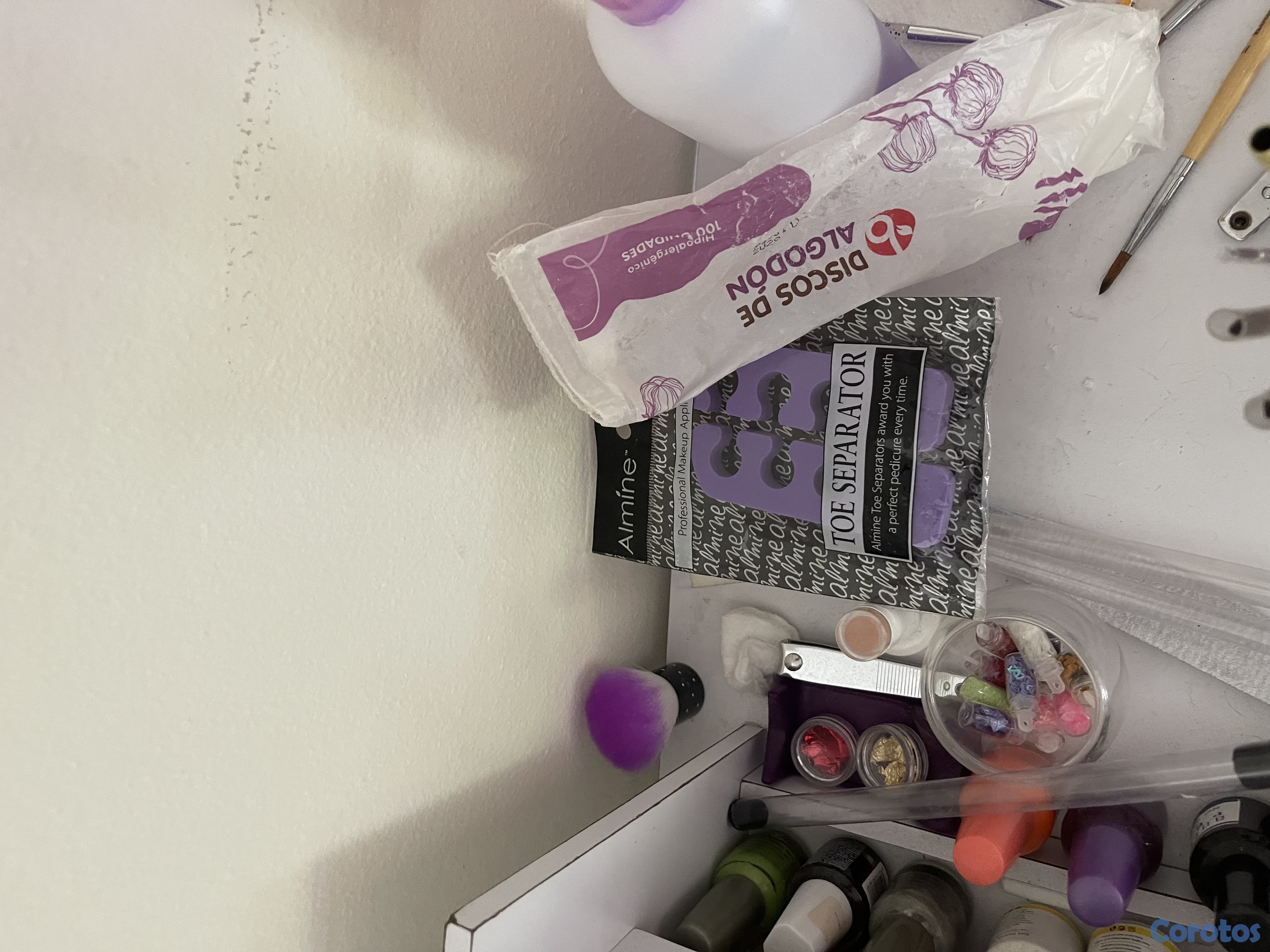 salud y belleza - VENDO MESA DE UÑAS DE TRABAJO CON TODO Y MATERIALE 6