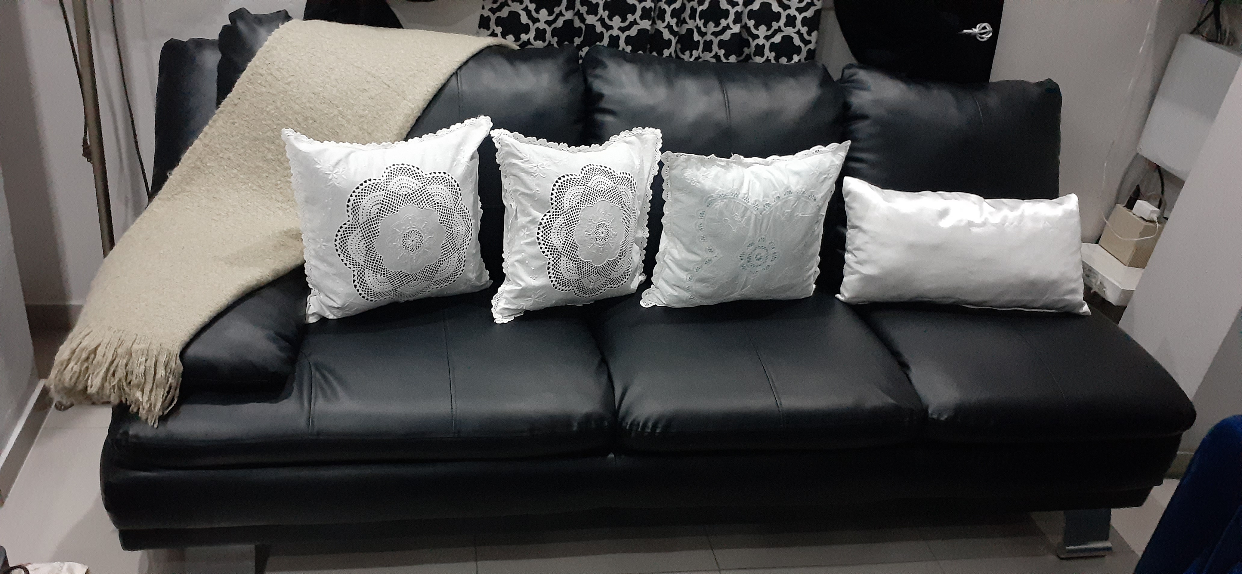 muebles y colchones - vendo mueble L y se pueden compartir en  dos muebles de  3 aciento cada uno 1