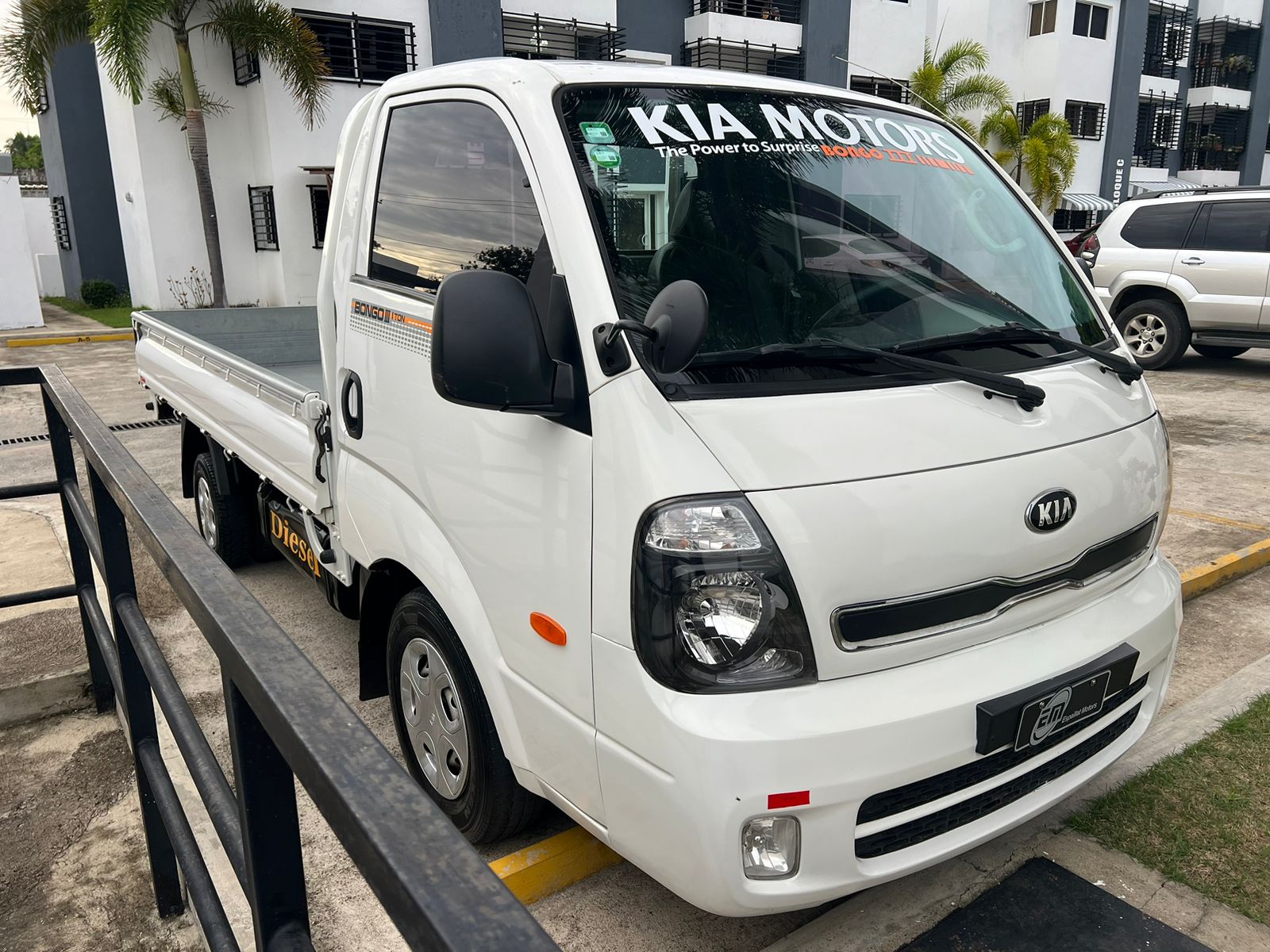 camiones y vehiculos pesados - camión kia bongo 2016