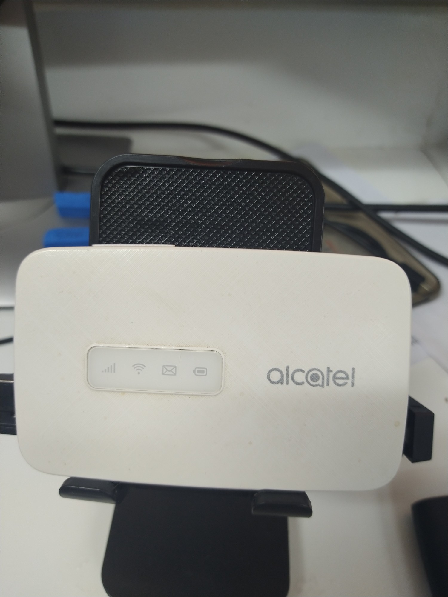computadoras y laptops - Módem portátil Alcatel para Altice 4g LTE
